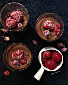 Eggless chocolate mousse with berries