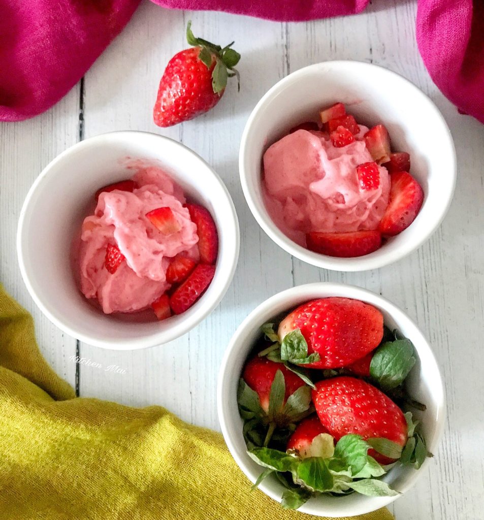 Easy frozen strawberry yoghurt