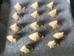"Baked mini dal samosas - www.kitchenmai.com"