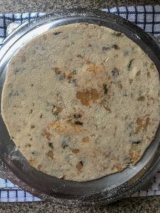 "Easy homemade aloo paratha recipe - www.kitchenmai.com"