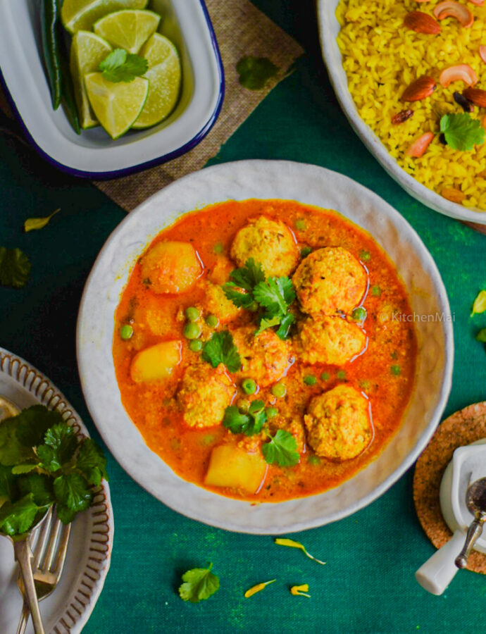 Chanar dalna (Bengali paneer curry)