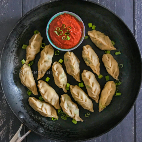 "Chicken momos with chilli chutney - www.kitchenmai.com"