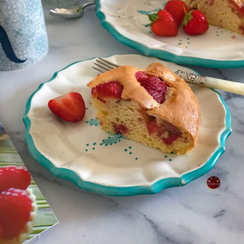 "Easy fresh strawberry cake - www.kitchenmai.com"