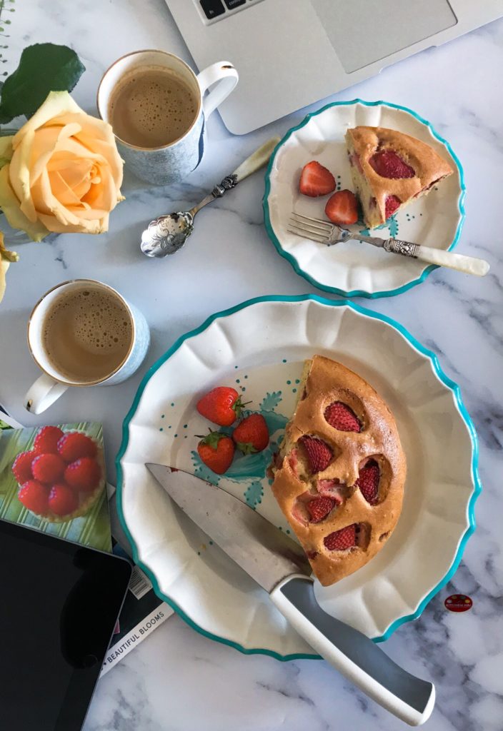 "Easy fresh strawberry cake - www.kitchenmai.com"