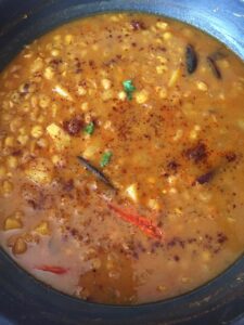 "Ghugni Bengali dried yellow peas curry - www.kitchenmai.com"