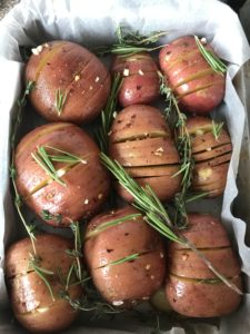 "chili garlic hasselback potatoes - www.kitchenmai.com"