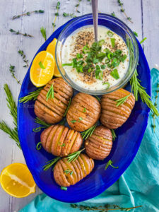 "chili garlic hasselback potatoes - www.kitchenmai.com"