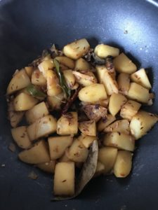 "Aloo palak (potatoes in spinach curry) - www.kitchenmai.com"