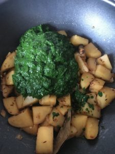 "Aloo palak (potatoes in spinach curry) - www.kitchenmai.com"