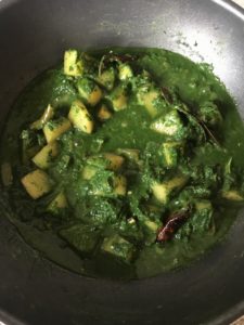 "Aloo palak (potatoes in spinach curry) - www.kitchenmai.com"