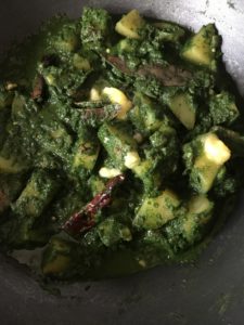 "Aloo palak (potatoes in spinach curry) - www.kitchenmai.com"