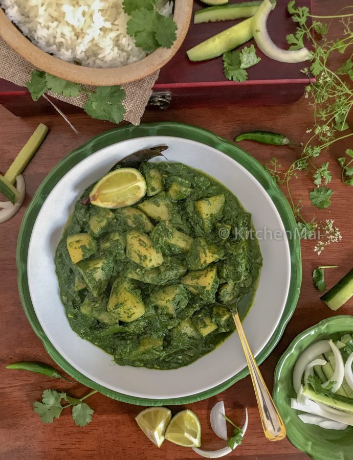 Aloo palak (potatoes in spinach curry)