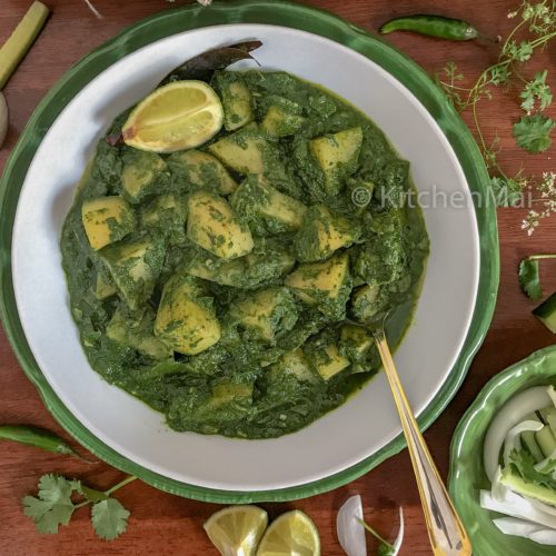 "Aloo palak (potatoes in spinach curry) - www.kitchenmai.com"