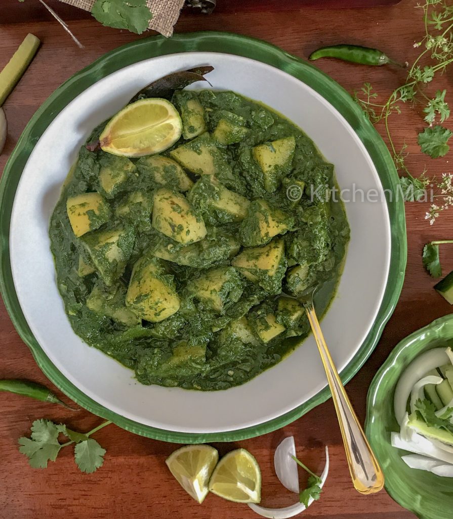 "Aloo palak (potatoes in spinach curry) - www.kitchenmai.com"