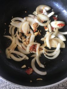 "spicy chicken fried rice - www.kitchenmai.com"