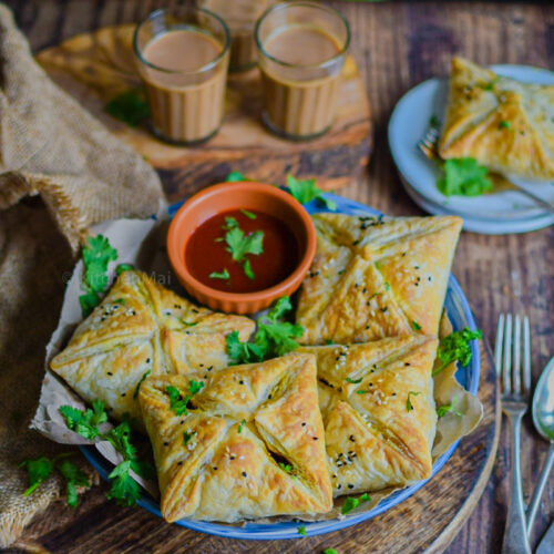 "Masala egg puff recipe - www.kitchenmai.com"