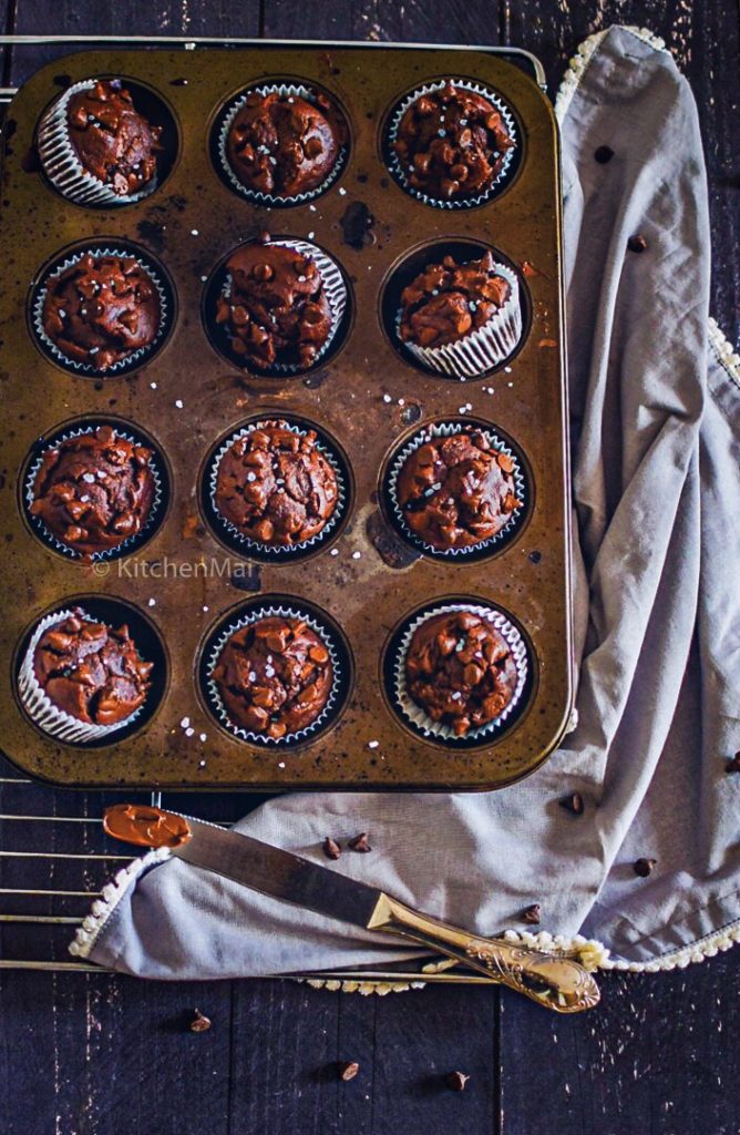 "healthy chocolate banana muffins - www.kitchenmai.com"