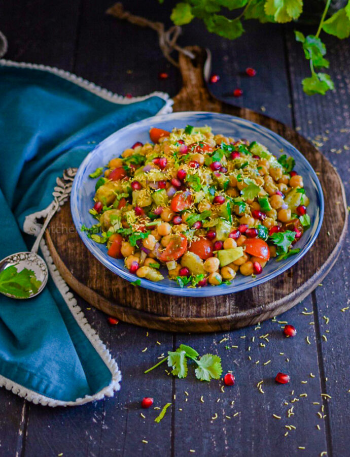 Chole chaat (Indian chickpea salad)