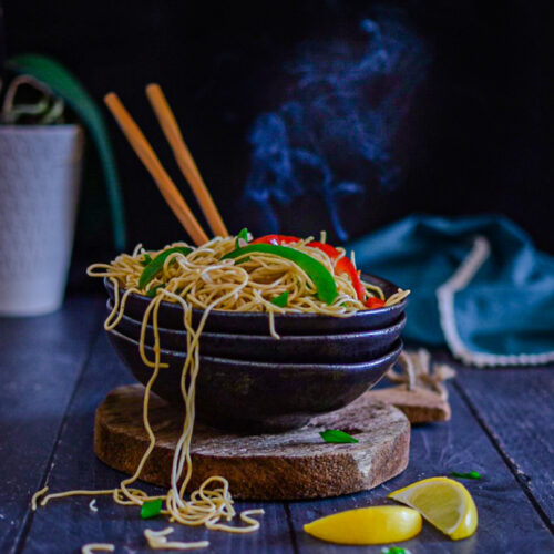 "vegetable hakka noodles - www.kitchenmai.com"