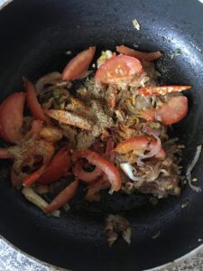 "Prawns with spring onions and fenugreek - www.kitchenmai.com"