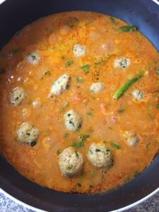 "mutton (lamb) kofta curry - www.kitchenmai.com"
