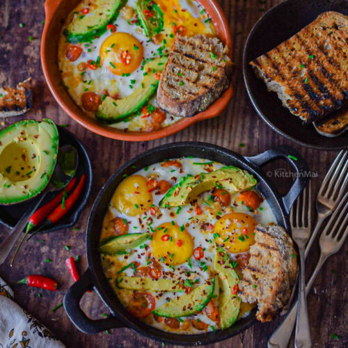 "baked eggs with avocado - www.kitchnemai.com"