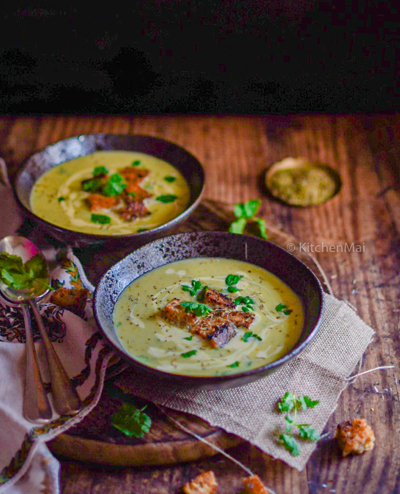 "Italian garlic soup - www.kitchenmai.com"