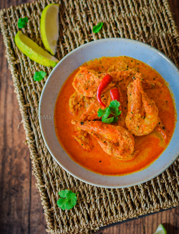 Sorshe narkel chingri (mustard coconut prawn curry)