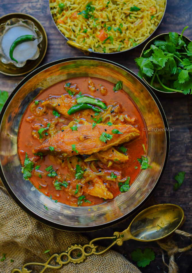 "Pomfret fish curry (Bengali style) - www.kitchenmai.com"