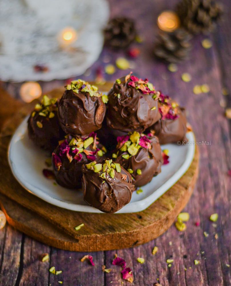 "Spiced chocolate almond truffles - www.kitchenmai.com"
